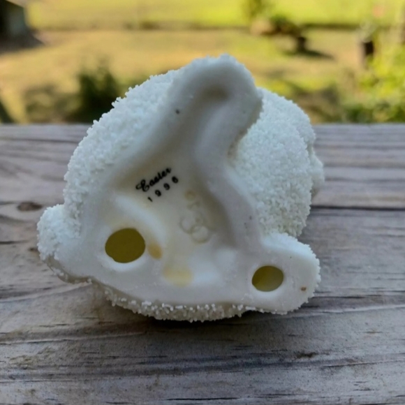 1996 Dept 56 Bunny Rabbit Figurine Vintage Easter Carrot Hand Painted - Picture 4 of 4